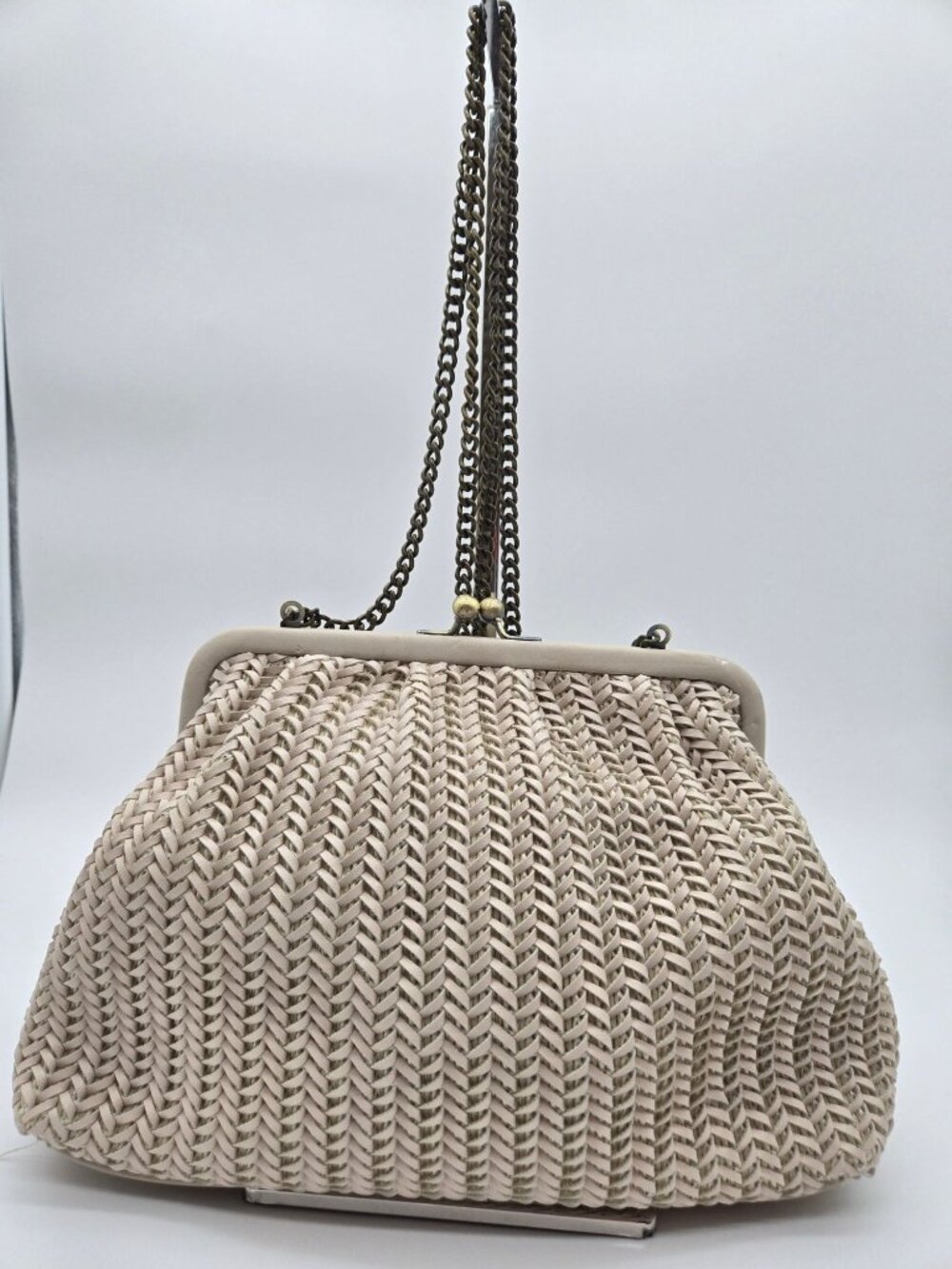 Universal Thread Ivory Frame Kisslock Clutch Chain Strap Crossbody Bag